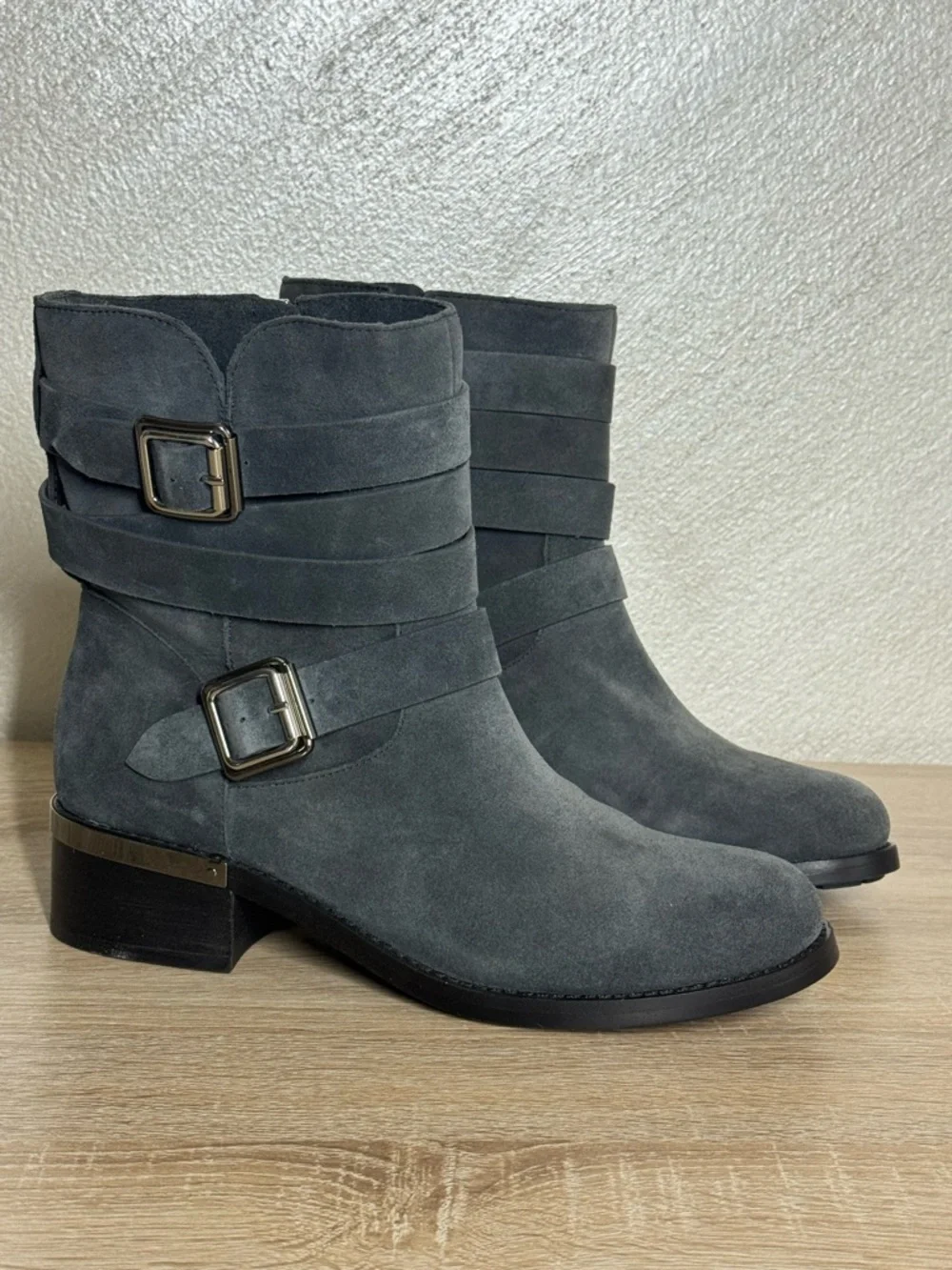 VINCE CAMUTO WEBEY SUEDE LEATHER MOTO BOOTS GREY SZ 9M